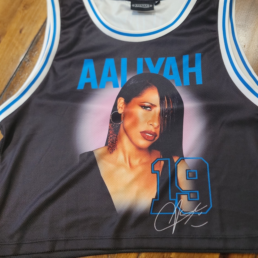 Aaliyah Graphic Black Graphic Jersey #19 Tank Cropped Top Women's Size M Hip-Hop